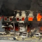 Російський удар по Кривому Рогу: пожежа в торговому центрі