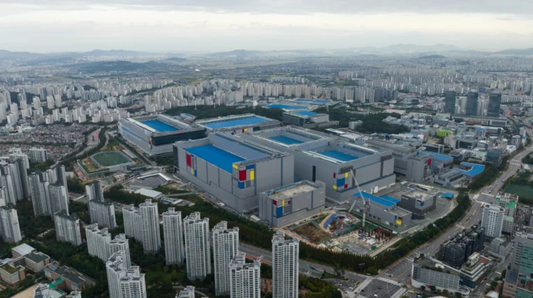 Samsung і SK Group уклали ШІ-угоди на $950 млрд