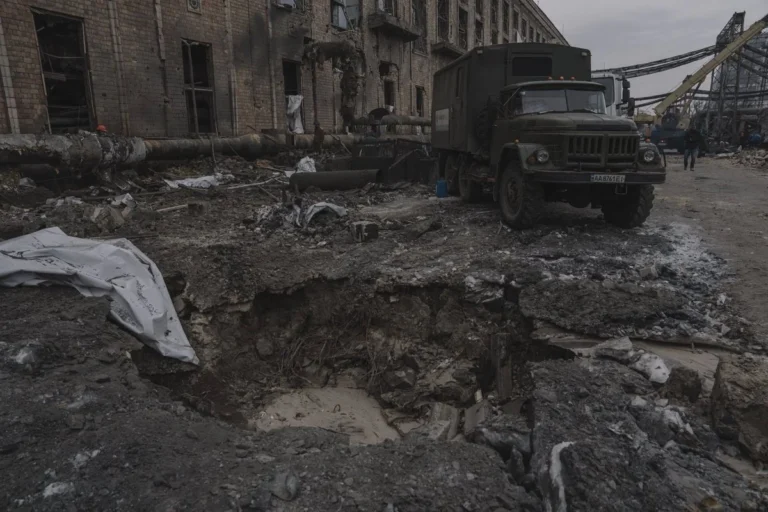 У шести областях споживачі лишаються без світла через обстріли